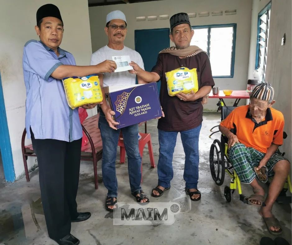 Skuad_Agihan_Zakat_MAIM_menjenguk_asnaf_yang_dalam_keadaan_uzur_di_Kampung_Seri_Minyak_1.jpg